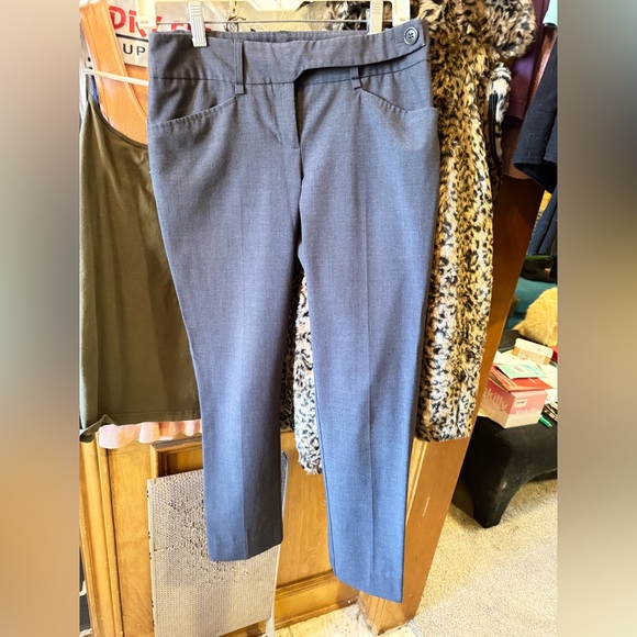 BCBGMaxAzria Pants - BASICALLY BRAND NEW BCBG LOW RISE GRAY CROPPED WORK SLACKS W/ POCKETS! SIZE 0